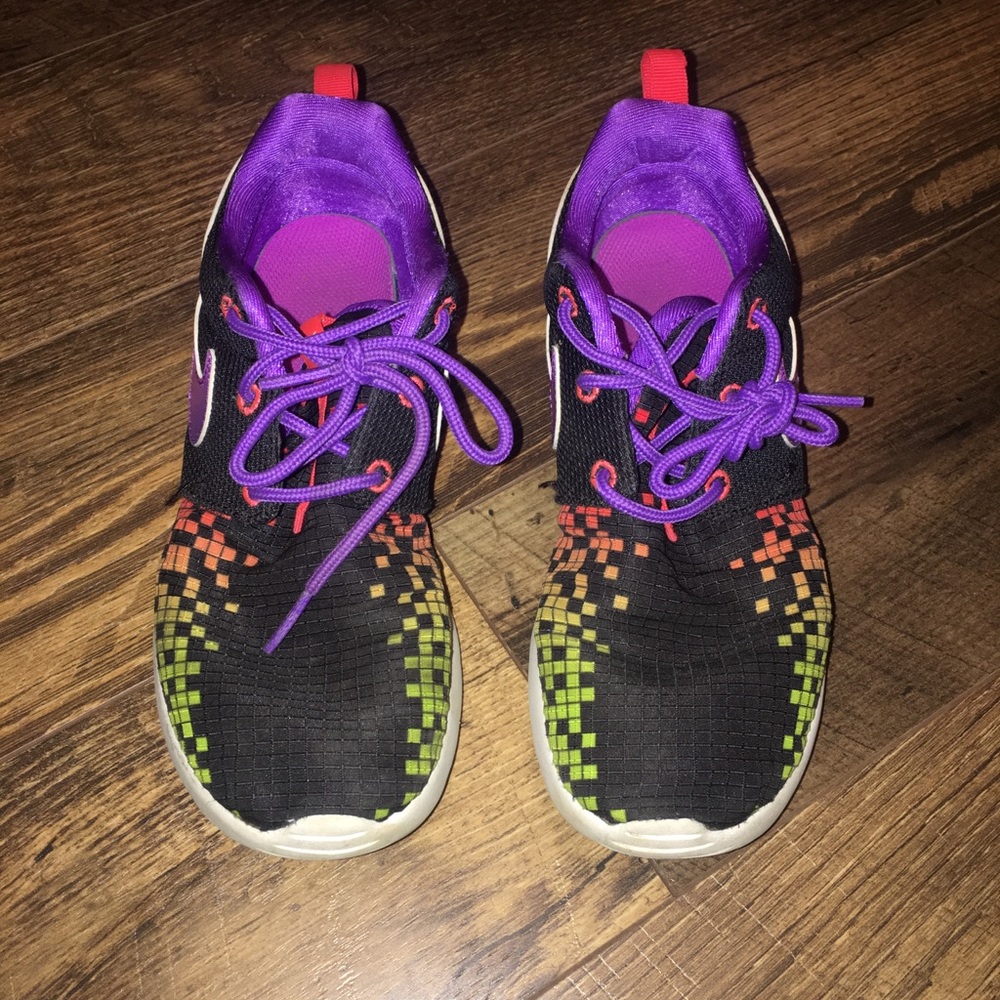 Girls Nike shoes.